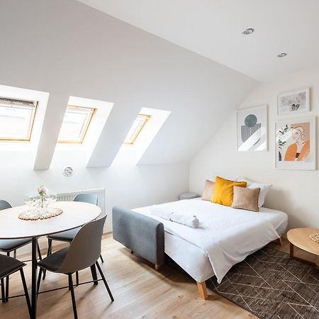 B.O.B. Klimentska Lägenhet Prag Exteriör bild