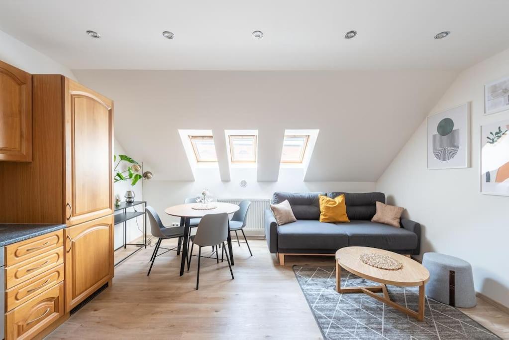 B.O.B. Klimentska Lägenhet Prag Exteriör bild
