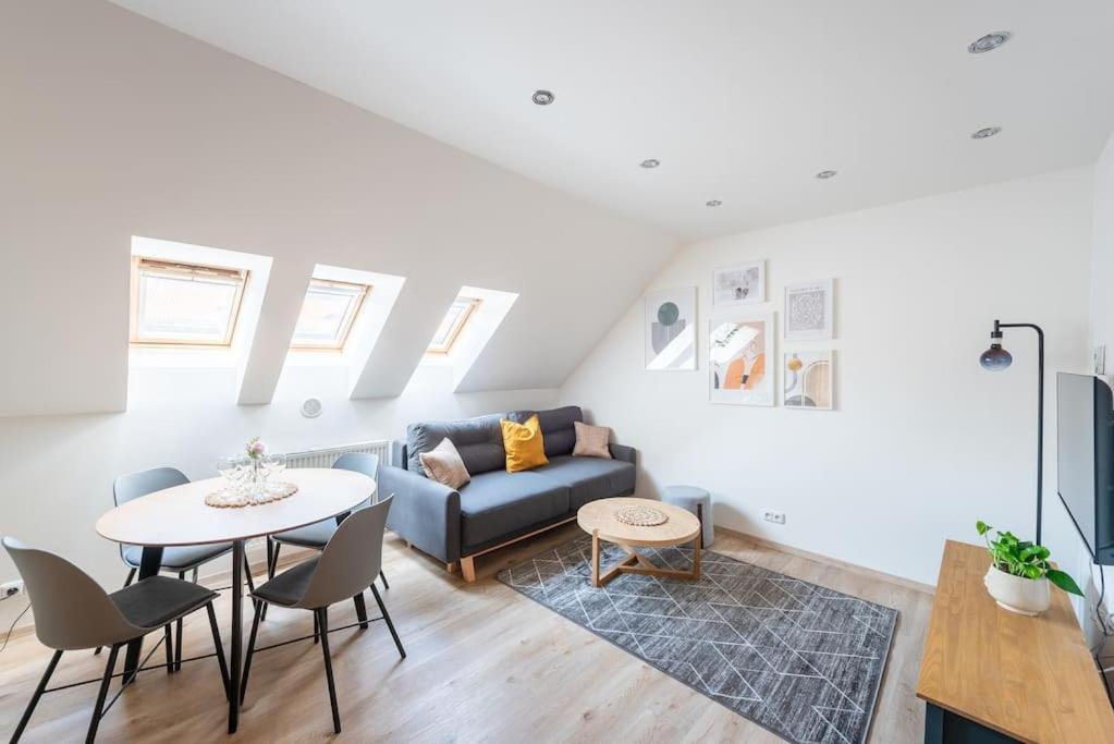 B.O.B. Klimentska Lägenhet Prag Exteriör bild