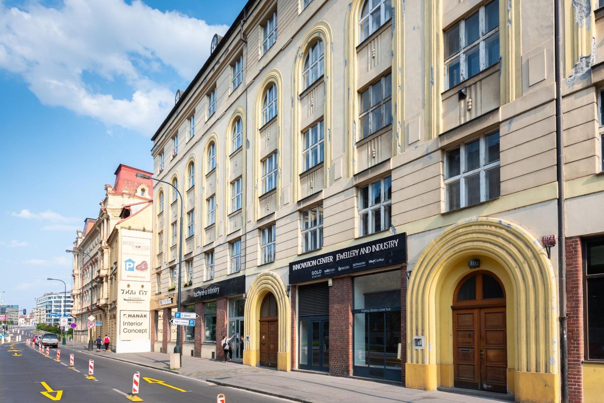 B.O.B. Klimentska Lägenhet Prag Exteriör bild